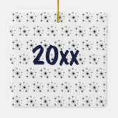 Puppy's eerste kerstjaar, aangepast op naam keramisch ornament (Achterkant)