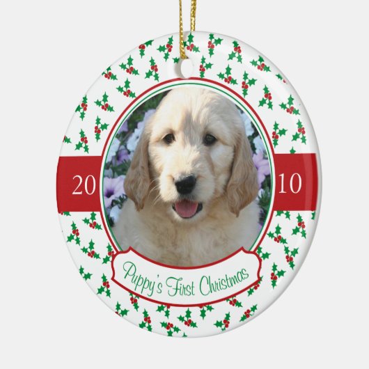 Puppy's Eerste Kerstmis - Holly & Berries Keramisch Ornament (Links)