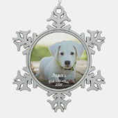 Puppy's eerste Kerstmis met naam + jaar Tin Sneeuwvlok Ornament (Voorkant)