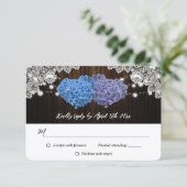 Purple and Blue Rustic Floral Lace Wood Wedding RSVP Kaartje (Staand voorkant)