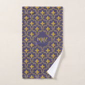Purple and gold fleur-de-lys quatrefoil pattern bad handdoek (Handdoek)