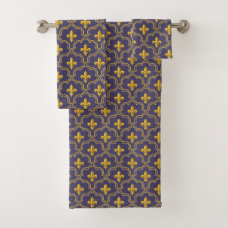Purple and gold fleur-de-lys quatrefoil pattern bad handdoek