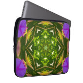 PURPLE AND GREEN ABSTRACT DRAWING. SAMER BRASIL. 4 LAPTOP SLEEVE (Voorkant Rechts)