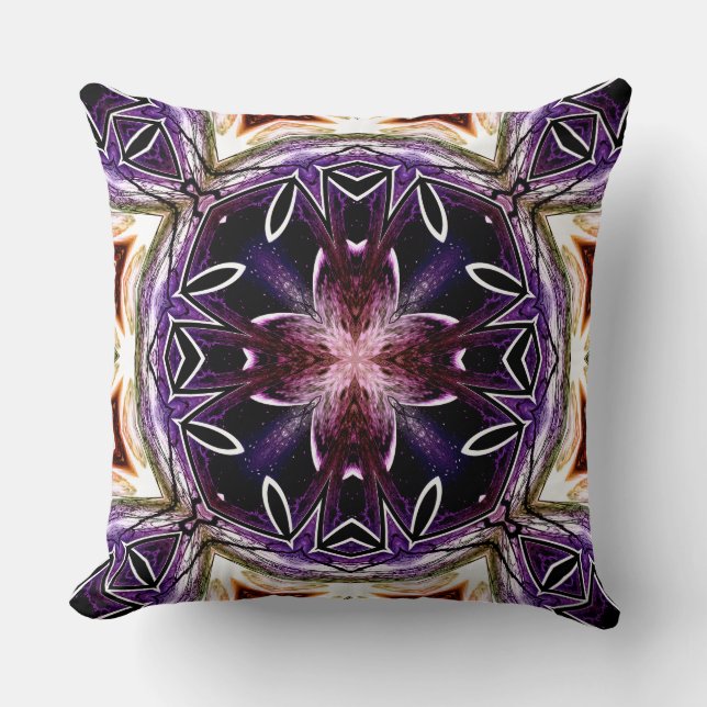 Purple and Magenta Cosmic Kaleidoscope Pattern Kussen (Voorkant)
