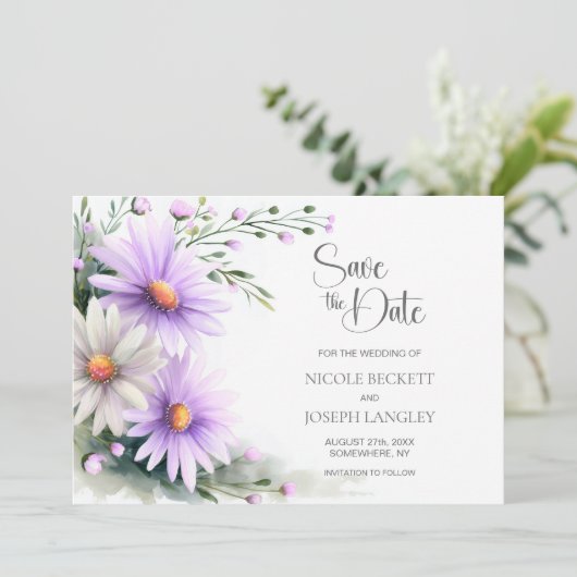 Purple and White Daisies Wedding Save the Date (Staand voorkant)