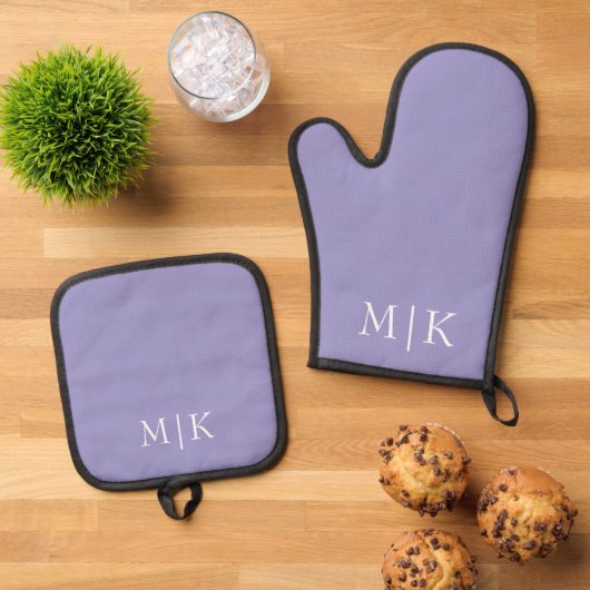 Purple and White | Modern Monogram Ovenwant & Pannenlap Set (Top down)