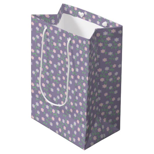 Purple Floral Birthday Medium Cadeauzakje (Voorkant Gekanteld)