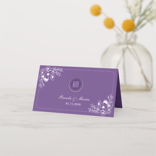 Purple Floral Monogram Wedding Plaatskaartje (Voorkant)