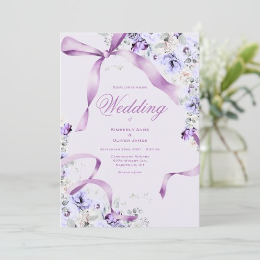 Purple Floral Ribbons Elegant Wedding Invitation Kaart (Staand voorkant)