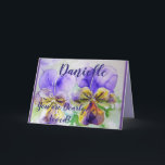 Purple Flowers Floral Waterverf Birthday Card Kaart<br><div class="desc">Purple Flowers Floral Waterverf Birthday Card,  met de volledig aanpasbare meisjesnaam. Handbeschilderde waterverf van de viool in een pot hier in mijn tuin in het voorjaar. Stuur een kaart met de kleuren,  vorm en schoonheid van de natuur. Een kleine glimlach op een kaart!</div>