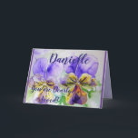 Purple Flowers Floral Waterverf Birthday Card Kaart<br><div class="desc">Purple Flowers Floral Waterverf Birthday Card,  met de volledig aanpasbare meisjesnaam. Handbeschilderde waterverf van de viool in een pot hier in mijn tuin in het voorjaar. Stuur een kaart met de kleuren,  vorm en schoonheid van de natuur. Een kleine glimlach op een kaart!</div>