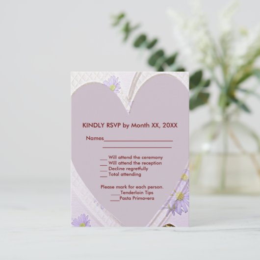 Purple Flowers Heart Weddenschap Dinner RSVP Brief Uitnodiging Briefkaart (Staand voorkant)