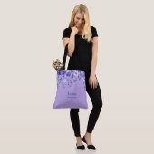 Purple Flowers Monogrammed Canvas tas (Op model)