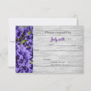 Purple Flowers op Gray Wood Country Weddenschap RS RSVP Kaartje