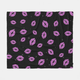 Purple Lipstick Kisses on Black Background Pattern Fleece Deken