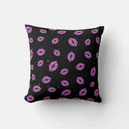 Purple Lipstick Kisses on Black Background Pattern Kussen