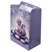 Purple Magical Dragon Baby Shower Medium Cadeauzakje (Achterkant Gekanteld)