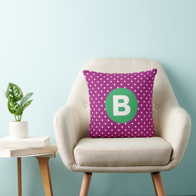 Purple Polka Dot Pattern Green Monogram Kussen (Stoel)