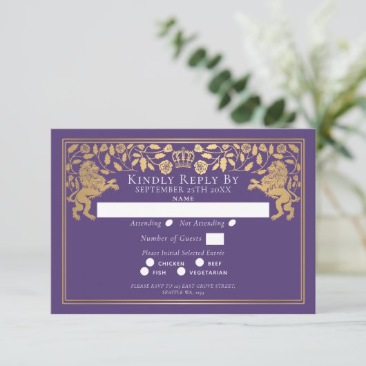 Purple Royal Medieval Lion Wedding RSVP Kaartje (Staand voorkant)