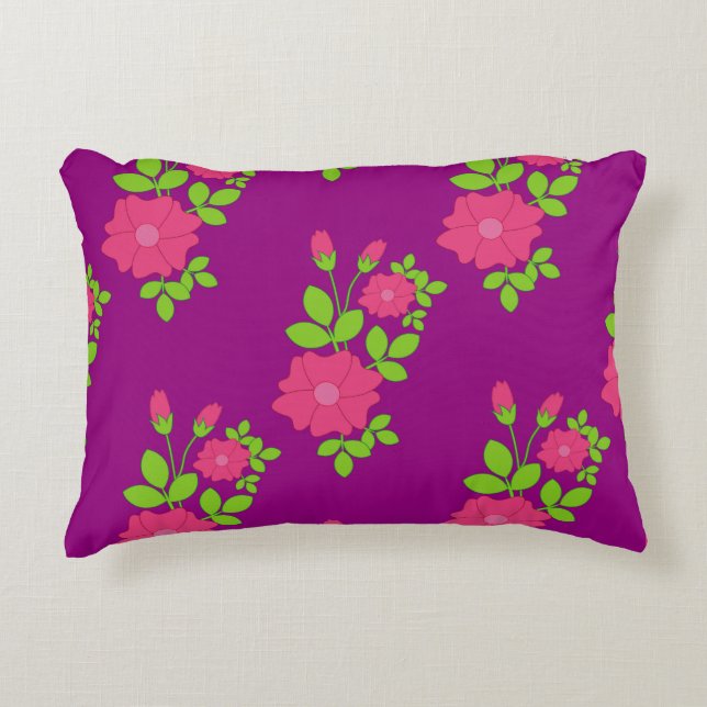 Purple seamless pattern with pink flowers and gree accent kussen (Voorkant)