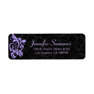Purple swirl on black damask background etiket