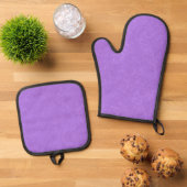 Purple textured surface with swirling pattern ovenwant & pannenlap set (Top down)