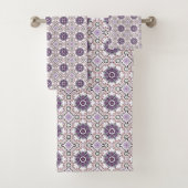 Purple, white and gray geometric mandala pattern bad handdoek (Insitu)