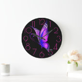 Purples, Pinks Butterfly op een zwarte Grote Klok (Huis)