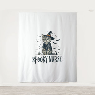 Purrfect voor Nachtdiensten - One Spooky Nurse Cat Wandkleed