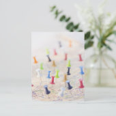 Pushpins op een kaart (Staand voorkant)