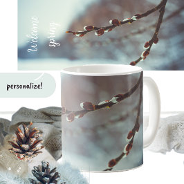 Pussy willow-bijkantoren met catkins in de late wi koffiemok