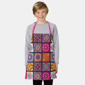 Putrofielroze mozaïekpatroon kinder schort (Gedragen)