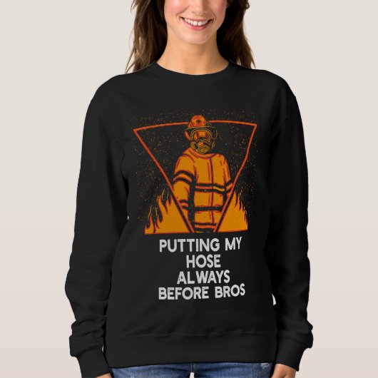 Putting My Hose Before Bros Firefighter Humor Fir Trui (Voorkant)