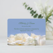 puur witte rozenbloemen bruiloft rsvp (Staand voorkant)