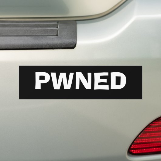 PWNED BUMPERSTICKER (Op auto)