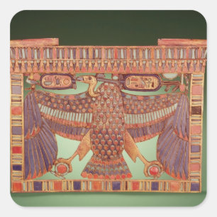 Pylon pectoris, versierd met de gier vierkante sticker