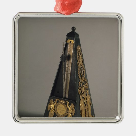 Pyramidale metronoom, 1815 metalen ornament (Voorkant)