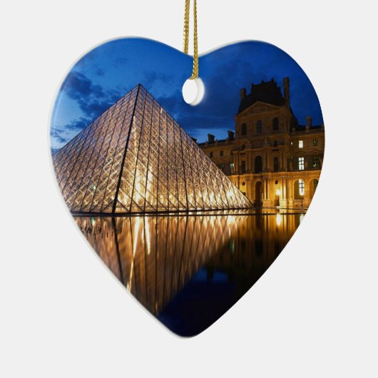 Pyramide in het Louvre Museum, Parijs, Frankrijk Keramisch Ornament (Rechts)