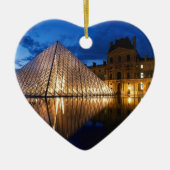 Pyramide in het Louvre Museum, Parijs, Frankrijk Keramisch Ornament (Voorkant)