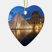 Pyramide in het Louvre Museum, Parijs, Frankrijk Keramisch Ornament (Links)