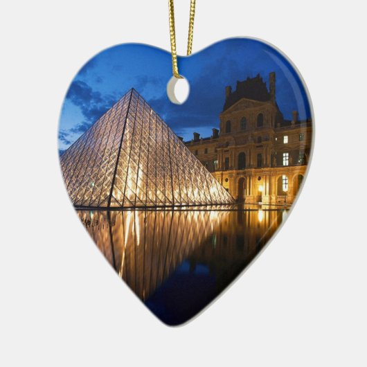Pyramide in het Louvre Museum, Parijs, Frankrijk Keramisch Ornament (Links)