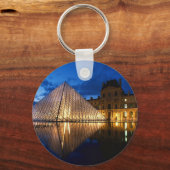 Pyramide in het Louvre Museum, Parijs, Frankrijk Sleutelhanger (Voorkant)