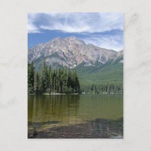 Pyramide Mountain en Lake Alberta Canada Briefkaart