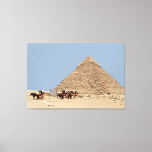 Pyramide van Khafre en een reeks chariots Canvas Afdruk