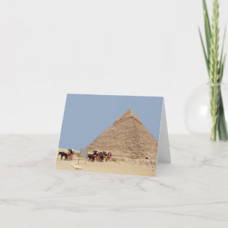 Pyramide van Khafre en een reeks chariots Feestdagen Kaart