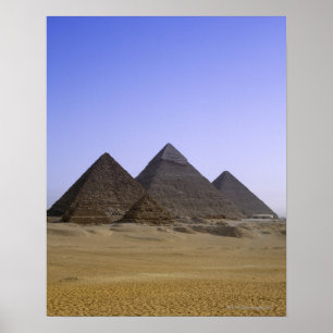 Pyramiden in de woestijn van Caïro, Egypte Poster