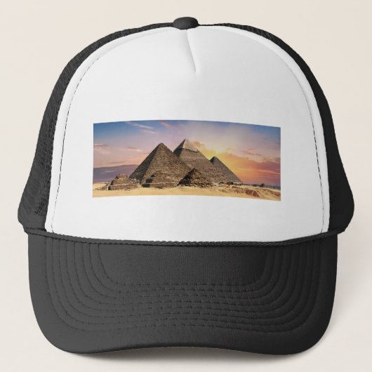 pyramiden trucker pet (Voorkant)
