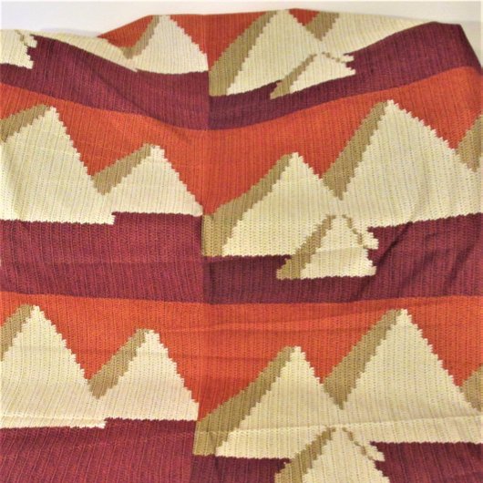 Pyramids Natural Rust Beige Artisan Crochet Print Douchegordijn