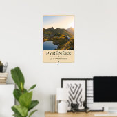 Pyrénées Frankrijk – Geïllustreerd meer landschap Poster (Thuiskantoor)