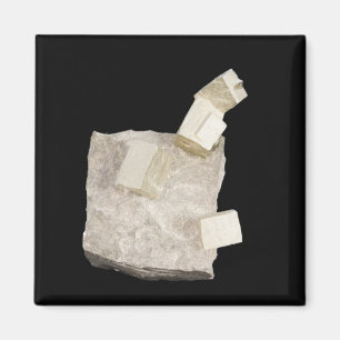 Pyriet kristallen in schalie magneet